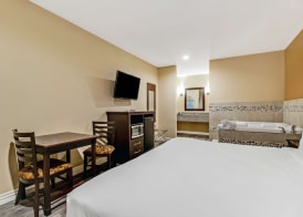 Americas Best Value Inn - FM 529 5