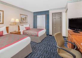 Ramada by Wyndham Kent Seattle Area 4