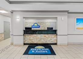 Days Inn & Suites by Wyndham Cedar Rapids 3