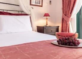 Dionysos Hotel 5
