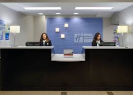 Holiday Inn Express & Suites MEADOWLANDS AREA by IHG 2