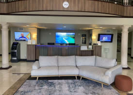 Hotel Marguerite South Anaheim - Garden Grove, Trademark Collection by Wyndham 4