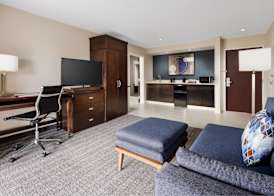 Courtyard by Marriott Manchester-Boston Regional Airport 5