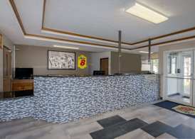 Super 8 by Wyndham De Soto 2