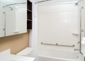 Microtel Inn & Suites by Wyndham Red Deer 4