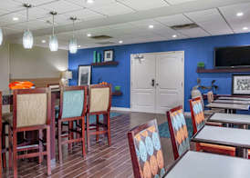 Hampton Inn Adel 4