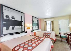 Super 8 by Wyndham Statesboro 3