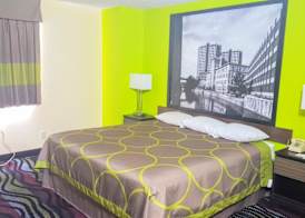 Super 8 by Wyndham Richmond/Broad Street 4