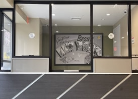 Super 8 by Wyndham Bronx Near Botanical Garden 4