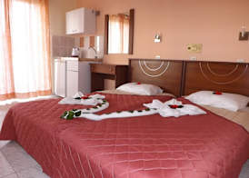 Leonidas Hotel & Studios 5