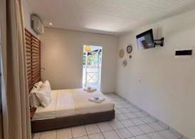Physis Oikos Beachfront Apartments 4