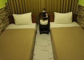 Samsen Sam Place 5