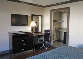 Hawthorne Plaza Inn Near LAX 5