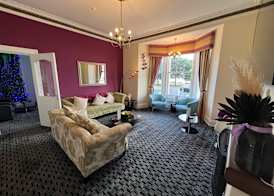 Lauriston & Lawton Court Hotel 3