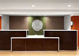 Fairfield Inn & Suites by Marriott Rogers 3