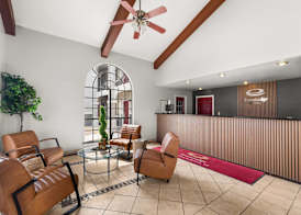 Econo Lodge Belton 4