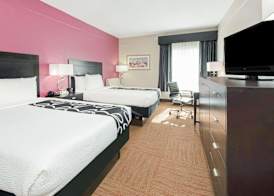 La Quinta Inn & Suites by Wyndham Winnie 3