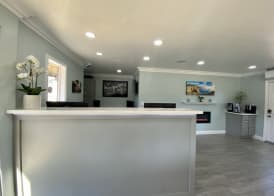 Aura Inn Monterey 4