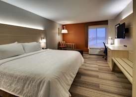 Holiday Inn Express & Suites CEDAR RAPIDS-I-380 @ 33RD AVE by IHG 4