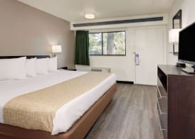 Travelodge by Wyndham College Park 5