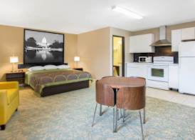 Super 8 by Wyndham Waldorf 3