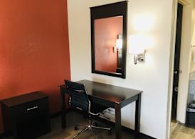 Econo Lodge Near Lackland Air Force Base-SeaWorld 5