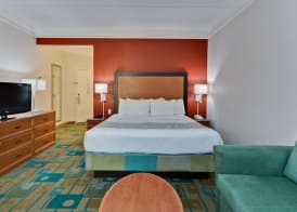 La Quinta by Wyndham USF (Near Busch Gardens) 5