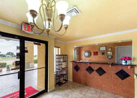 Econo Lodge Inn & Suites San Antonio near Frost Bank Center 4