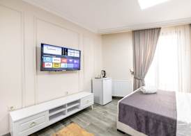 The Royal Luxury Hotel 3