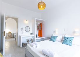Akrotiri Hotel 5