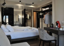 B4B Athens 365 3