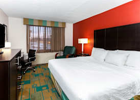 La Quinta by Wyndham Milwaukee Bayshore Area 5