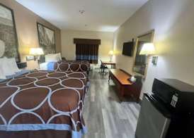 Hotel Piney Woods 5