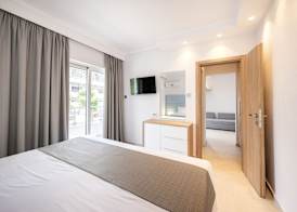 Poseidon Hotel and Apartments 4