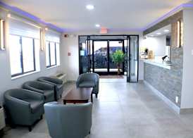 Econo Lodge Inn & Suites Southeast 3