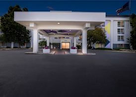 Spark by Hilton Green Bay 3
