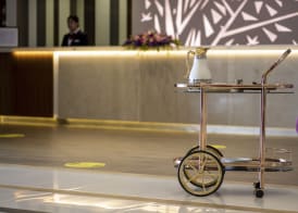 Howard Johnson Plaza by Wyndham Dubai Deira 2