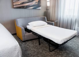 Courtyard by Marriott Edmonton West 4