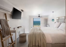 Calla Luxury Seafront Suites 5