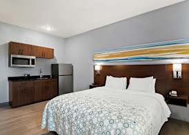 HomeTowne Studios by Red Roof East Lansing - Okemos 4
