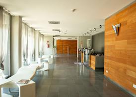 One Hotel & Restaurant 4
