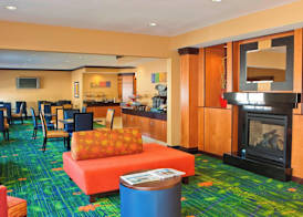Fairfield Inn & Suites by Marriott Champaign 2