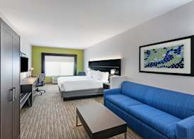 Holiday Inn Express & Suites SEALY by IHG 2