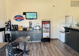 Baymont by Wyndham Bakersfield 3
