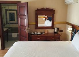 Aruna Hotel 5