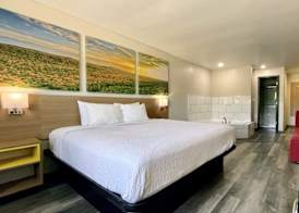 Days Inn by Wyndham Columbus IN 5
