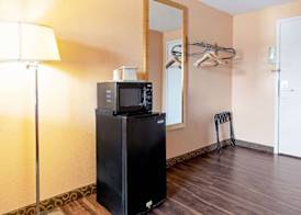 Utica Stay Inn 5