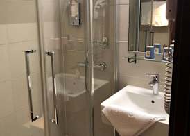 Kyriad Saint Quentin en Yvelines - Montigny 5