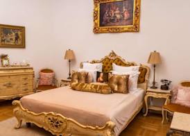 Conacul Coroanei Luxury Boutique 5