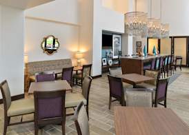 Hampton Inn & Suites Des Moines Downtown 3